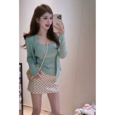 批发2026超火开<b class='q'>春</b>多巴胺韩系穿搭一整套绿色针织开衫吊带背心两件套装