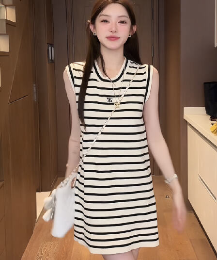 한 부서 바람 스트라이프 조끼 여성 드레스 2026 여름 새로운 디자인 센스 작은 대중 민소매 라운드 넥 한 마디 미니 스커트