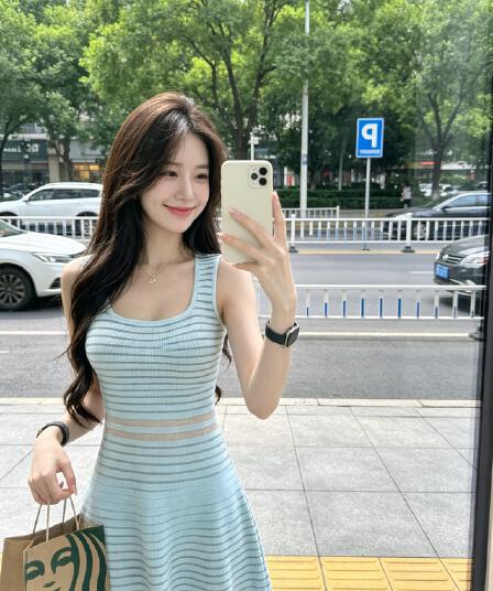 감기 센스 부유 한 가족 천 골드 품격 허리 수축 슬림해 보이는 니트 여성 드레스 고급 센스 허리 수축 한 마디 슬립 미니 스커트