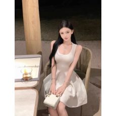 批发白色背心针织连衣裙女2026爆款高腰收腰蓬蓬裙纯欲风短款裙