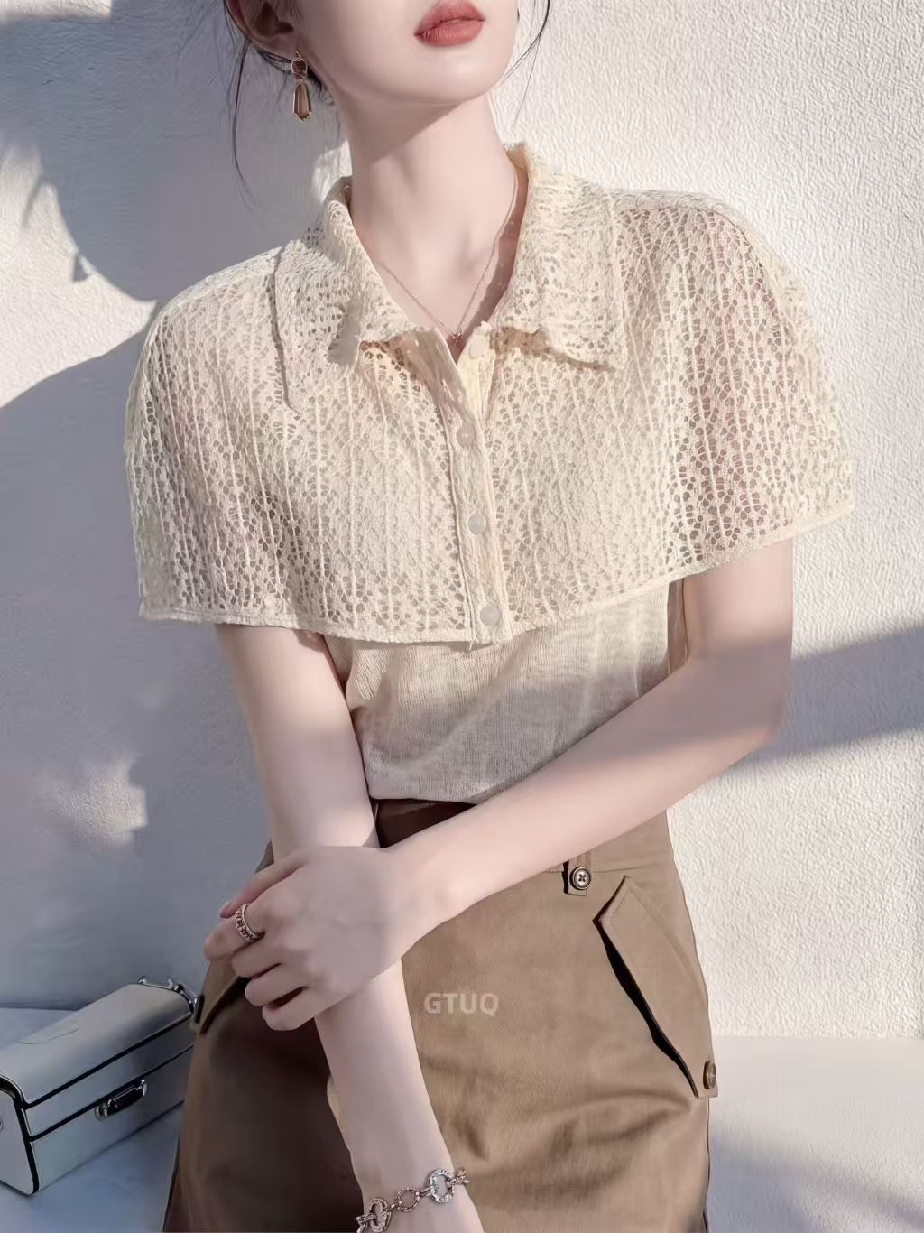POLO 칼라 홀로우 아웃 니트 반팔 티셔츠 여성 2026 새로운 외국 가스 작은 셔츠 얇은 스타일 여성 망토 동정 맨위
