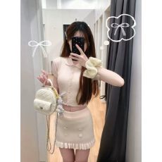 批发2026超火穿搭一整套女甜美减龄针织上衣包臀短裙小香风套装