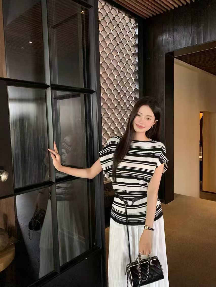 26 여름 높음 지혜 센스 흑백 줄무늬 라운드 넥 니트 반팔 티셔츠 여성 여름 루즈핏 다용도 Chic 작은 셔츠