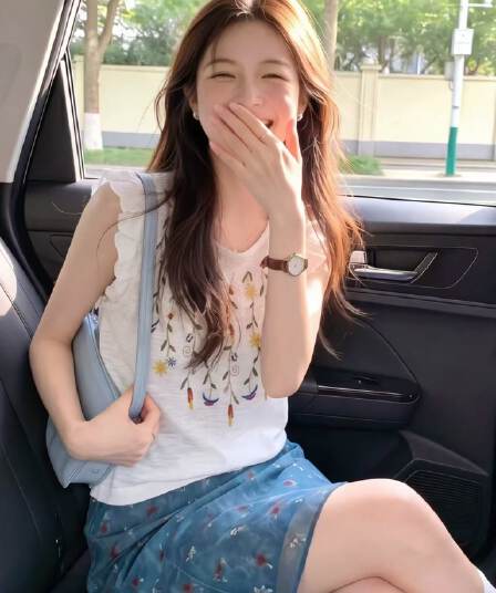 한 부서 라운드 넥 자수 얇은 스타일 Feifei 소매 짠 셔츠 여성 2026 여름 새로운 몸매 가꾸기 슬림해 보이는 외국 가스 맨위 트렌디