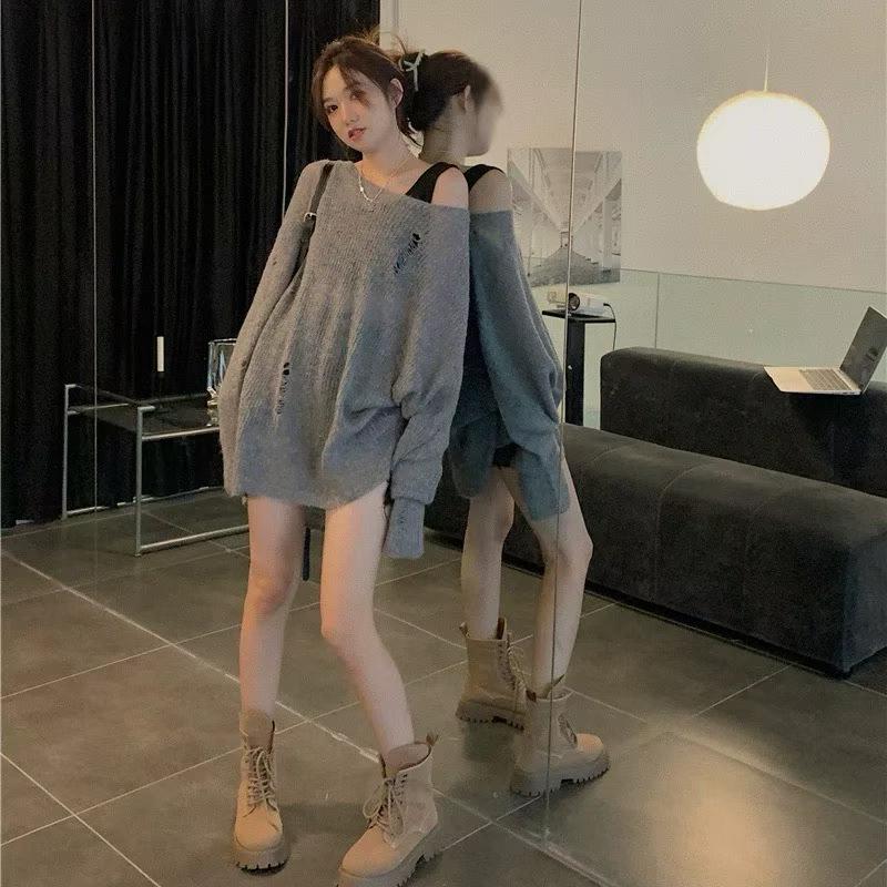 회색 느긋한 바람 홀로우 아웃 얇은 스타일 니트 스웨터 여성 봄 드레스 순수한 욕망 오프숄더 찢어진 부분 긴팔 루즈핏 중간 길이 맨위
