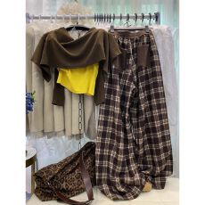 批发2025秋季新款<b class='q'>韩版</b>复古格子松紧腰阔腿裤<b class='q'>休闲</b>裤搭吊带开衫<b class='q'>套装</b>女潮