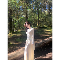 批发川西新疆云南旅游度假穿搭米<b class='q'>白色</b>一字肩长袖连衣裙女秋冬<b class='q'>长裙</b>