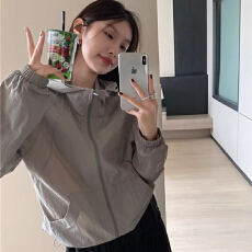 批发夏季轻薄防晒衣女短款休闲外套薄款冲锋衣<b class='q'>夹克</b>连帽防紫外线防晒服