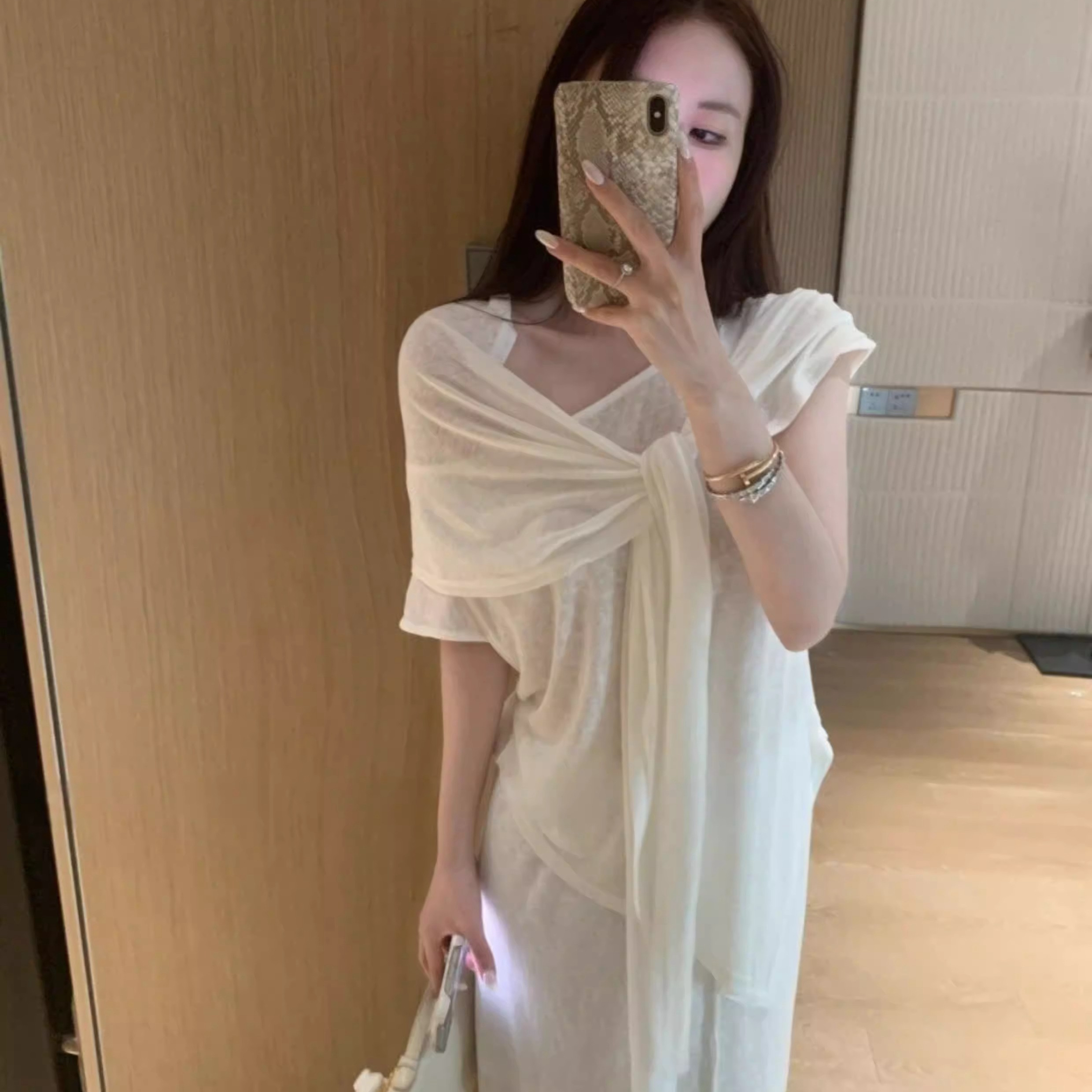 원본 원단 눈꽃 면 화이트 비스듬한 어깨 티셔츠 여성 느슨함 품격 얇은 스타일 숄 맨위 투피스 세트