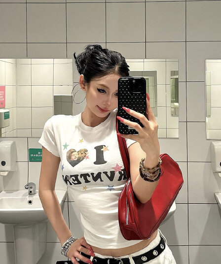 하트 알파벳 인물 프린트 핫걸 바람 작은 대중 면 소재 긍정적 인 어깨 반팔 티셔츠 여성 몸매 가꾸기 슬림해 보이는 쇼트 스타일 맨위