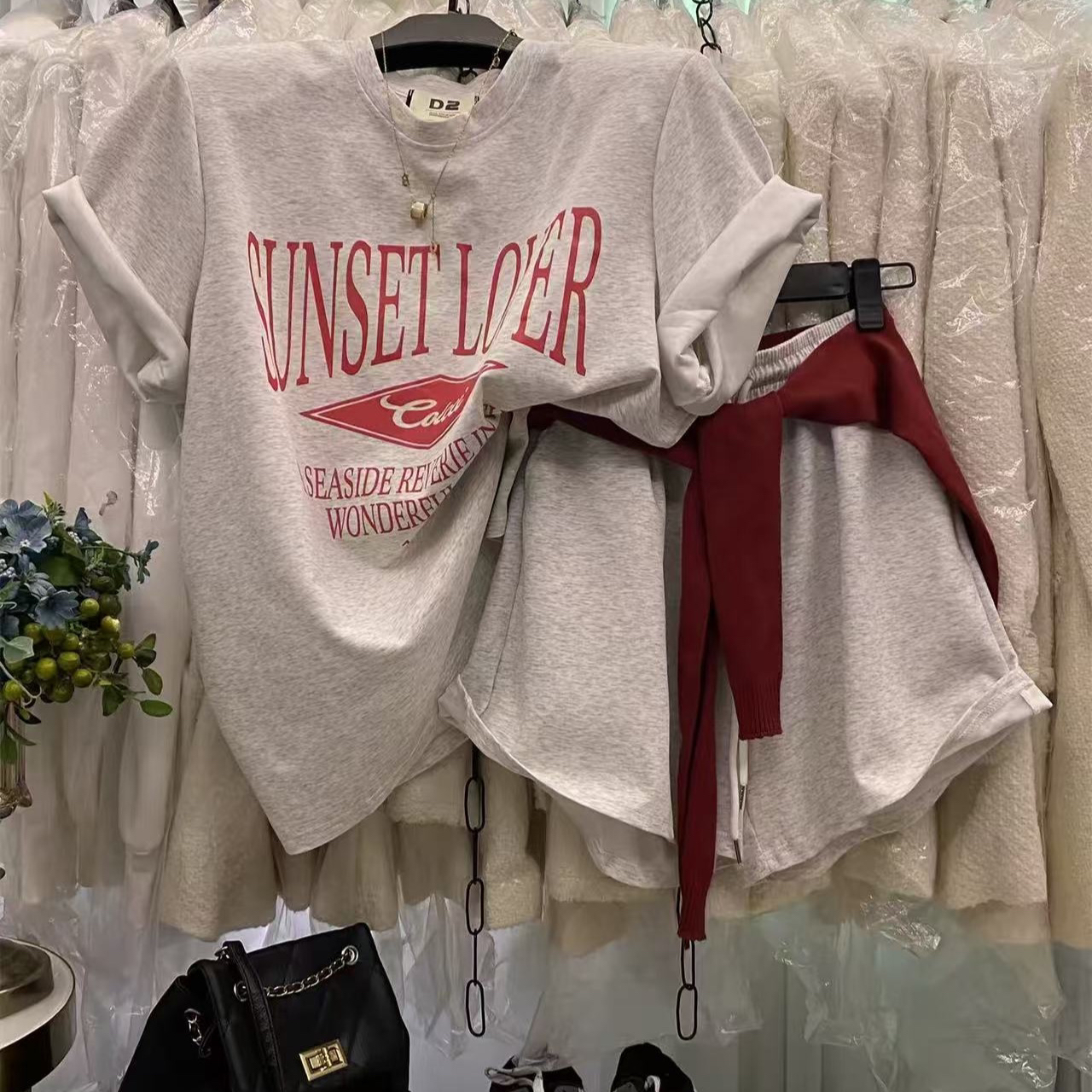 여름 켜기 새로운 아메리칸 레트로 알파벳 프린트 루즈핏 슬림해 보이는 반팔 티셔츠 허리밴드 한 마디 넓은 다리가 짧다. 바지 투피스 세트