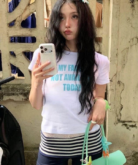 개성 슬로건 알파벳 조판 프린트 미니멀리즘 라운드 넥 디자인 수정 자세 출퇴근 나가라. 슬림해 보이는 기초 맨위
