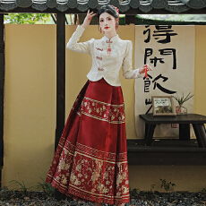 批发实拍新中式<b class='q'>敬酒</b>服改良马面裙套装订婚秀禾<b class='q'>礼服</b>裙日常