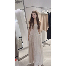 Madofit麻豆梨花浮梦_冷冽美神精致蕾丝花边天丝刺绣吊带裙