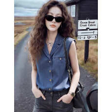 批发港风复古无袖<b class='q'>牛仔</b>衬衫<b class='q'>外套</b>女夏季时髦洋气翻领宽松设计感蓝色<b class='q'>上衣</b>
