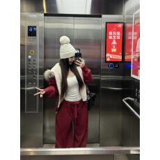 批发实拍实价 岩溶红连帽环保毛领加绒卫衣➕弯刀<b class='q'>裤</b>两件套