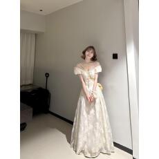 批发实拍实价 提花温柔新款高级泡泡袖收腰连衣裙气质白色长裙