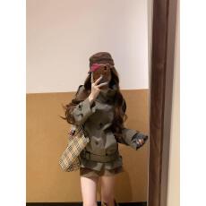 批发实拍实价 设计感绿色外套女<b class='q'>春</b>秋新款爆款韩版上衣短款风衣