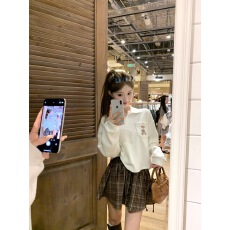 批发Q女家 小熊日记本/绒感翻领休闲印花短款卫衣半裙套装