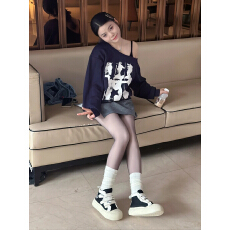 批发美式斜肩长袖<b class='q'>卫衣</b>女设计感印花气质露肩上衣