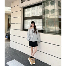 批发美式斜肩长袖<b class='q'>卫衣</b>女设计感印花气质露肩上衣