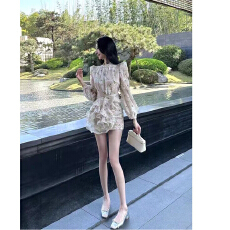 批发2026夏新款小众清新收腰显瘦衬衫短裙法式千金风碎花长袖连衣裙