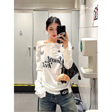 批发千禧辣妹亚比视觉系字母印花<b class='q'>露肩</b><b class='q'>上衣</b>