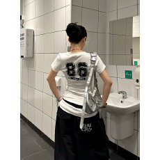 美式复古正肩V领印花短袖T恤