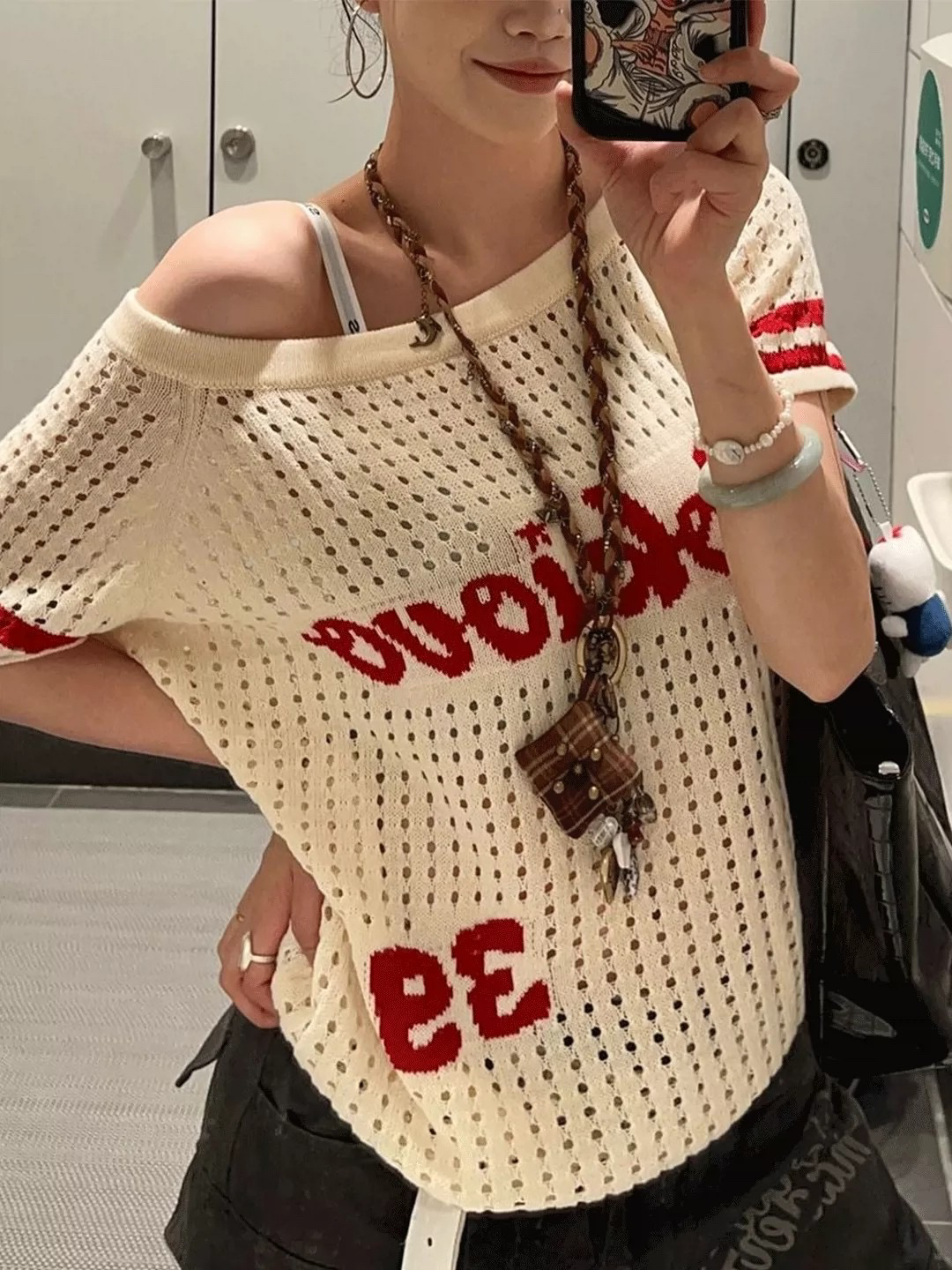 아메리칸 레트로 홀로우 아웃 비스듬한 어깨 반팔 티셔츠 여성 여름 새로운 핫걸 느긋한 바람 루즈핏 슬림해 보이는 알파벳 맨위