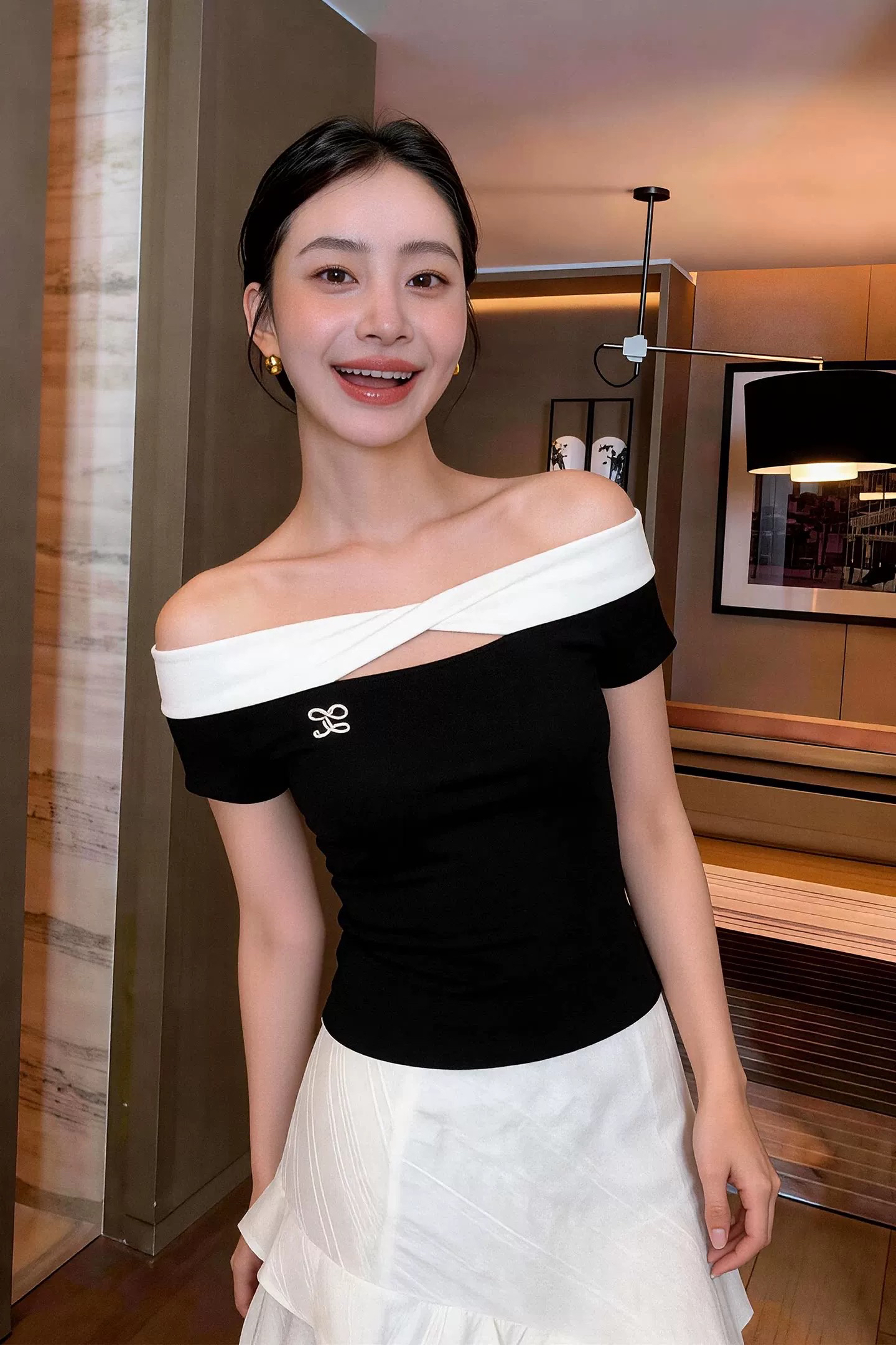 사람들 면 260 그램 프랑스식 오프숄더 비틀림 반팔 티셔츠 여성 2026 여름 새로운 오프숄더