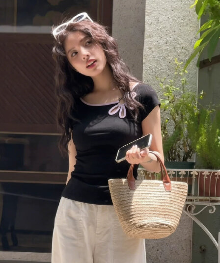 40 오스트리아 세대 서울 220 그램 순면 아메리칸 검정색 홀로우 아웃 꽃 긍정적 인 어깨 반팔 티셔츠