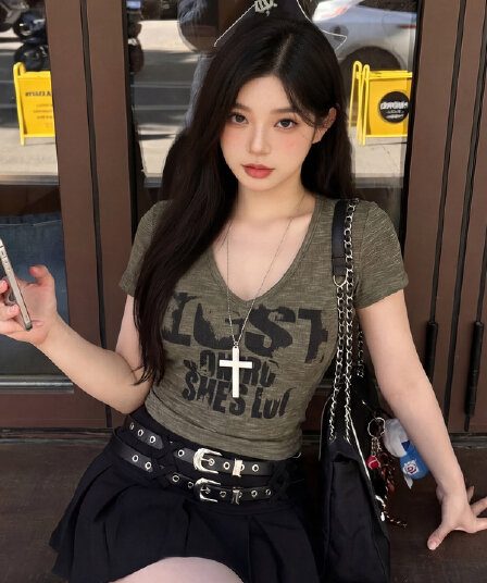 핫걸 순수한 욕망 한국 스타일 패션 V넥 알파벳 반팔 티셔츠 여름 고급 슬림해 보이는 다용도 맨위