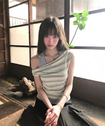 40 모방 면 스트라이프 행침 목 페이크 레이어드 맨위 여성 디자인 센스 작은 대중 여름 핫걸 착용 가져 가라. 오프숄더 티셔츠