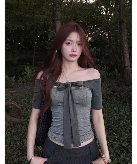 사람들 면 면 컬러 짜임 기사 회색 오프숄더 중간 소매 티셔츠 여성 여름 스트랩 몸매 가꾸기 디자인 센스 오프숄더 맨위