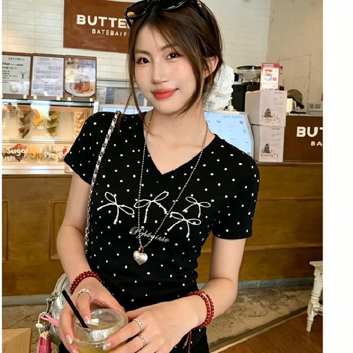 아메리칸 레트로 몸매 가꾸기 슬림해 보이는 긍정적 인 어깨 V넥 반팔 티셔츠