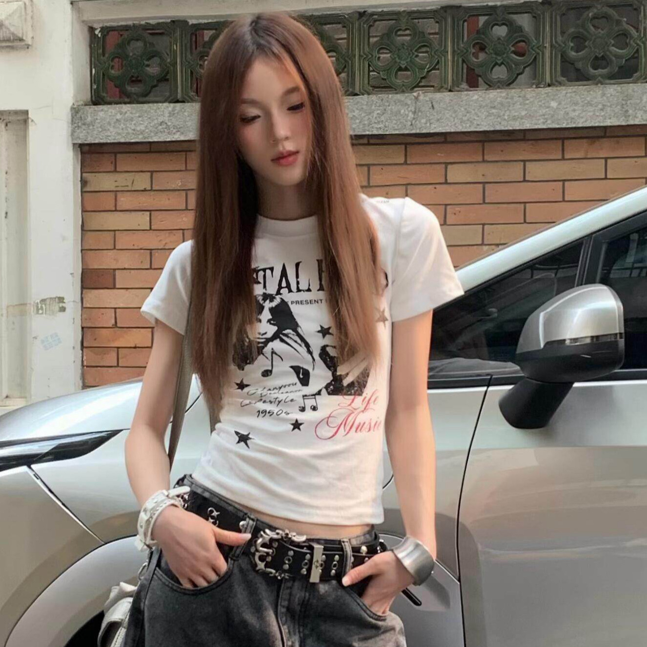 아메리칸 레트로 슬림해 보이는 긍정적 인 어깨 라운드 넥 반팔 티셔츠