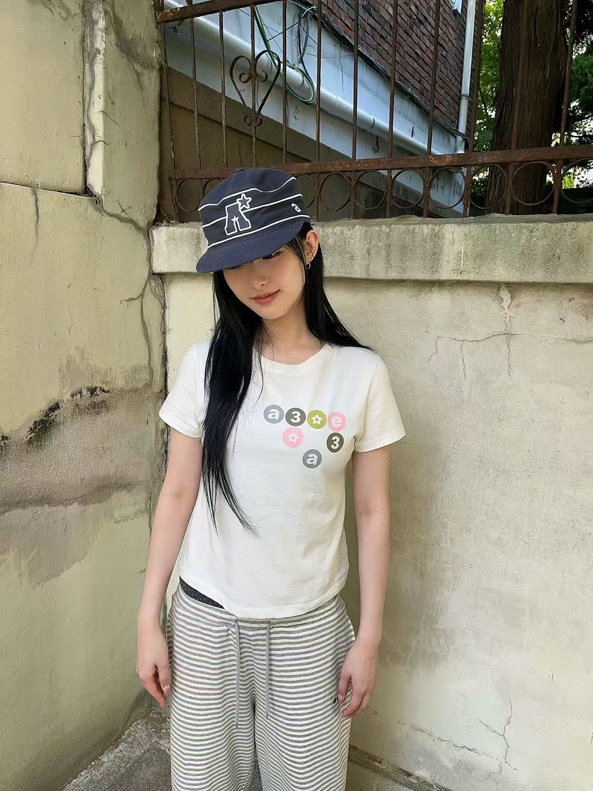아메리칸 레트로 슬림해 보이는 긍정적 인 어깨 라운드 넥 반팔 티셔츠