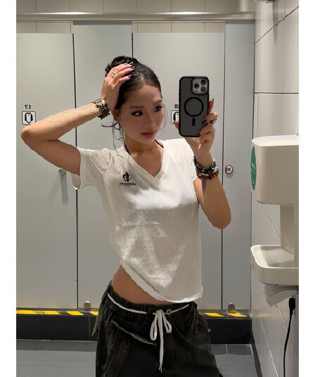 뒤로 알파벳 프린트 V넥 반팔 루즈핏 기본 셔츠 맨위 여성