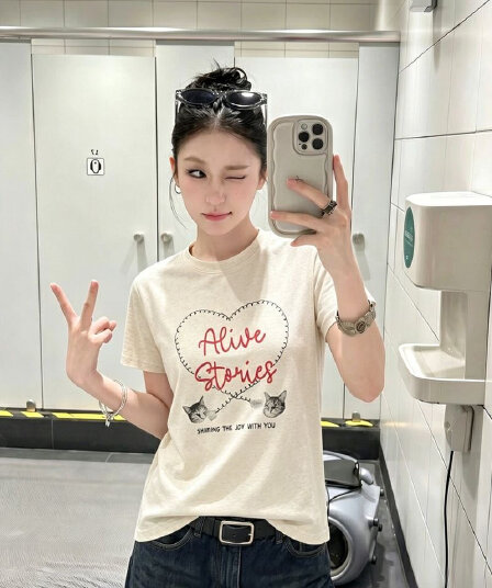 주간 실크 리브 하트 프린트 긍정적 인 어깨 반팔 티셔츠 여성 셔츠