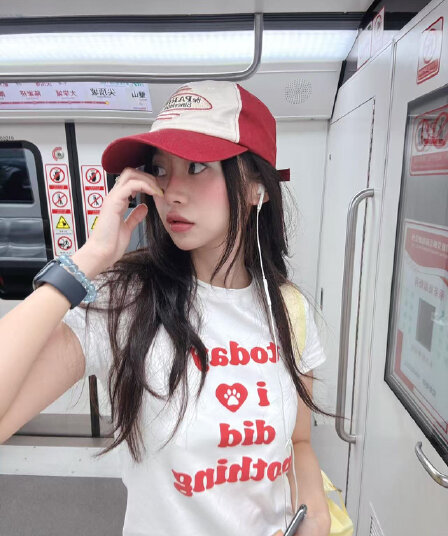 아메리칸 레트로 순면 몸매 가꾸기 긍정적 인 어깨 라운드 넥 프린트 반팔 티셔츠