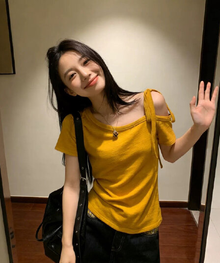 한 부서 핫걸 비스듬한 어깨 디자인 센스 스트랩 반팔 티셔츠