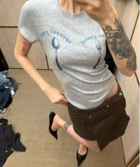 아메리칸 레트로 순면 몸매 가꾸기 긍정적 인 어깨 라운드 넥 프린트 반팔 티셔츠