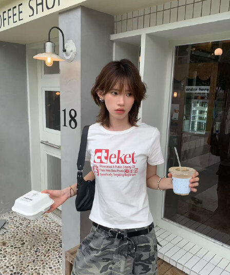 아메리칸 레트로 순면 몸매 가꾸기 긍정적 인 어깨 라운드 넥 프린트 반팔 티셔츠