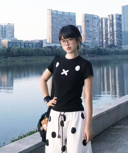 아메리칸 레트로 순면 몸매 가꾸기 긍정적 인 어깨 라운드 넥 프린트 반팔 티셔츠