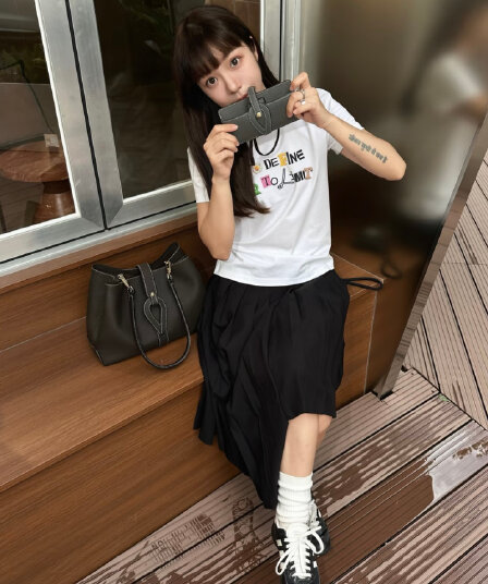 아메리칸 레트로 순면 몸매 가꾸기 긍정적 인 어깨 라운드 넥 프린트 반팔 티셔츠