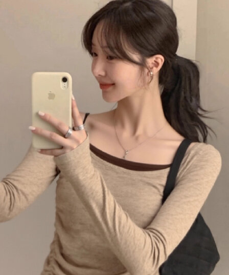 광저우 양모 원단 페이크 레이어드 긴팔 티셔츠 배색 외국 가스 가을 새로운 패치워크 몸매 가꾸기 슬림해 보이는 맨위