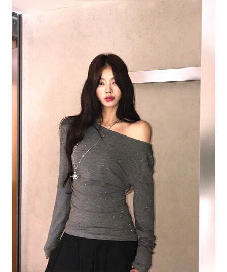 디자인 비스듬한 어깨 핫걸 오프숄더 긴팔 불규칙 티셔츠 2026 새로운 한국 스타일 몸매 가꾸기 맨위 만나는