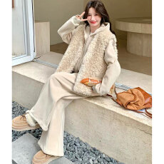 韩系松弛感一整套冬季穿搭女2026新款羊羔毛马甲连帽卫衣长裤套装