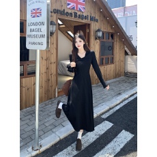 批发实拍<b class='q'>大码</b>时尚长袖<b class='q'>连衣裙</b><b class='q'>女</b>新款设计感高腰纽结喇叭袖扣子黑色长<b class='q'>裙</b>