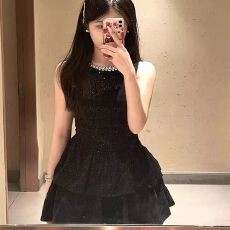 批发富家千金小香风细闪收腰连衣<b class='q'>裙</b>女夏生日礼服高级感<b class='q'>无袖</b>蛋糕小黑<b class='q'>裙</b>